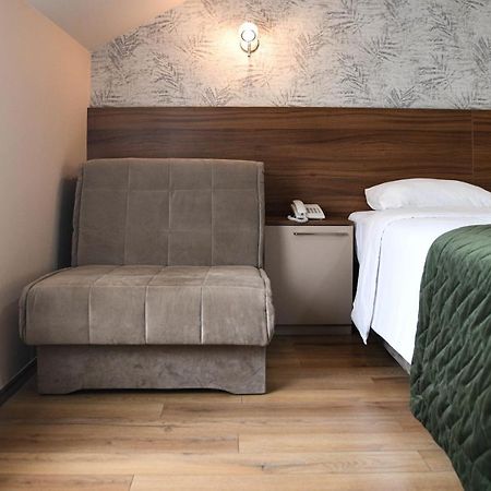 Hotel Garden Novi Sad Esterno foto