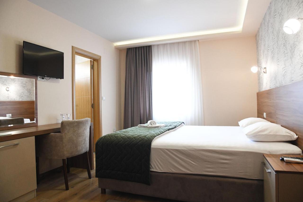 Hotel Garden Novi Sad Esterno foto