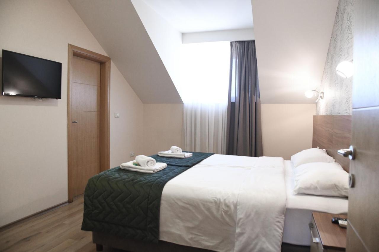 Hotel Garden Novi Sad Esterno foto