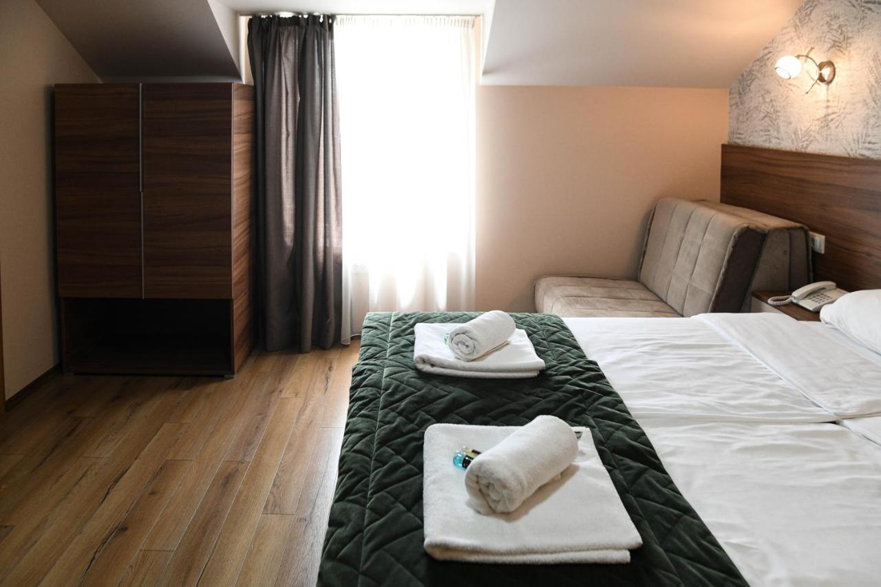 Hotel Garden Novi Sad Esterno foto