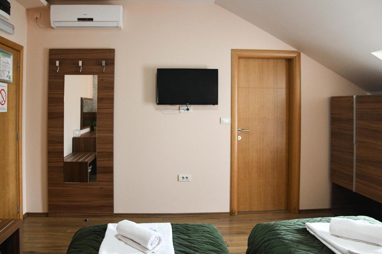 Hotel Garden Novi Sad Esterno foto