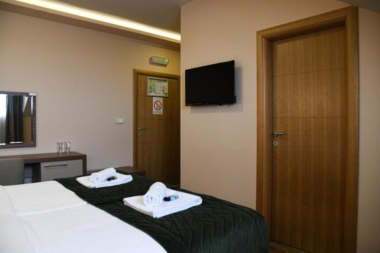 Hotel Garden Novi Sad Esterno foto