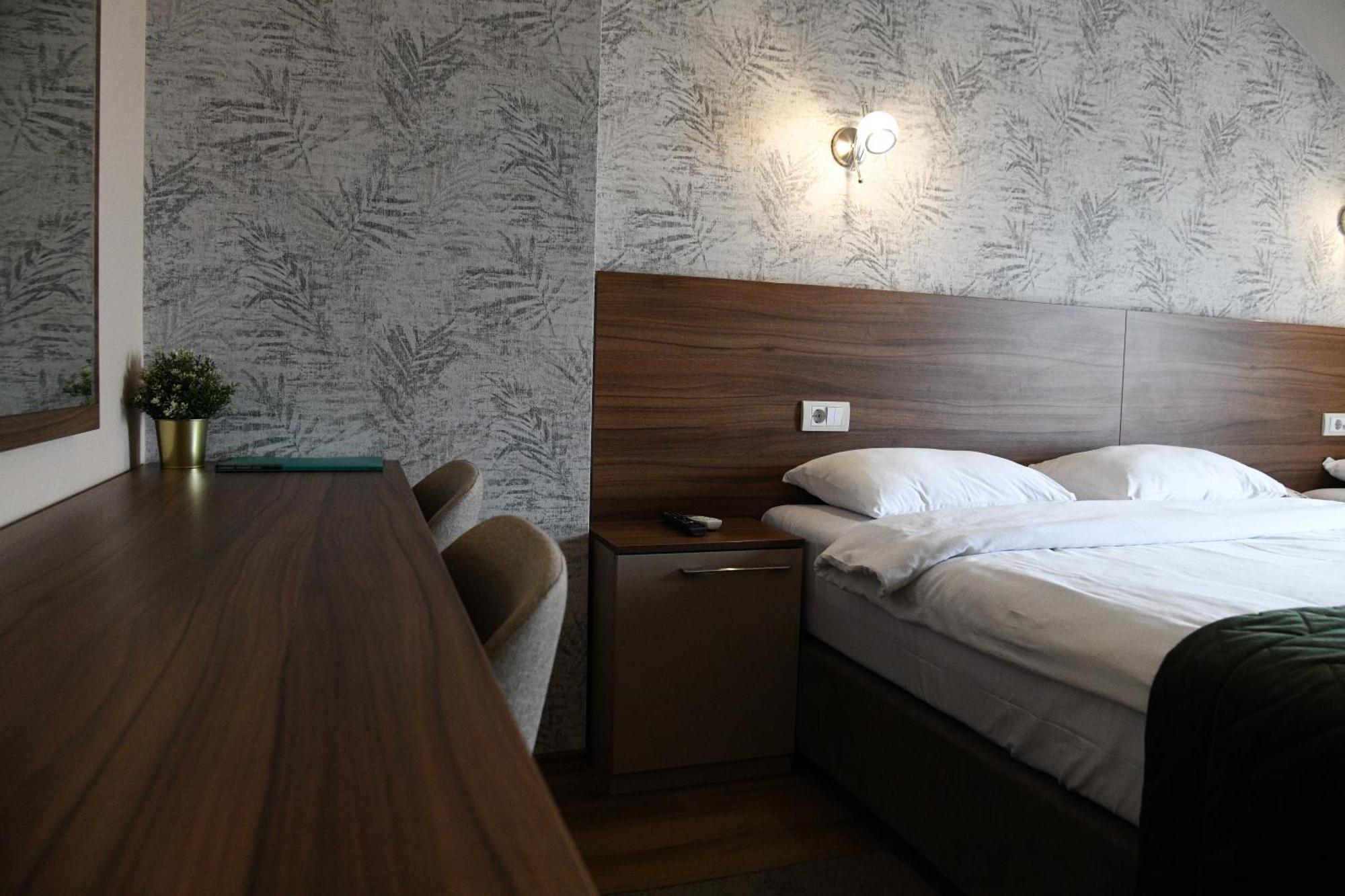 Hotel Garden Novi Sad Esterno foto