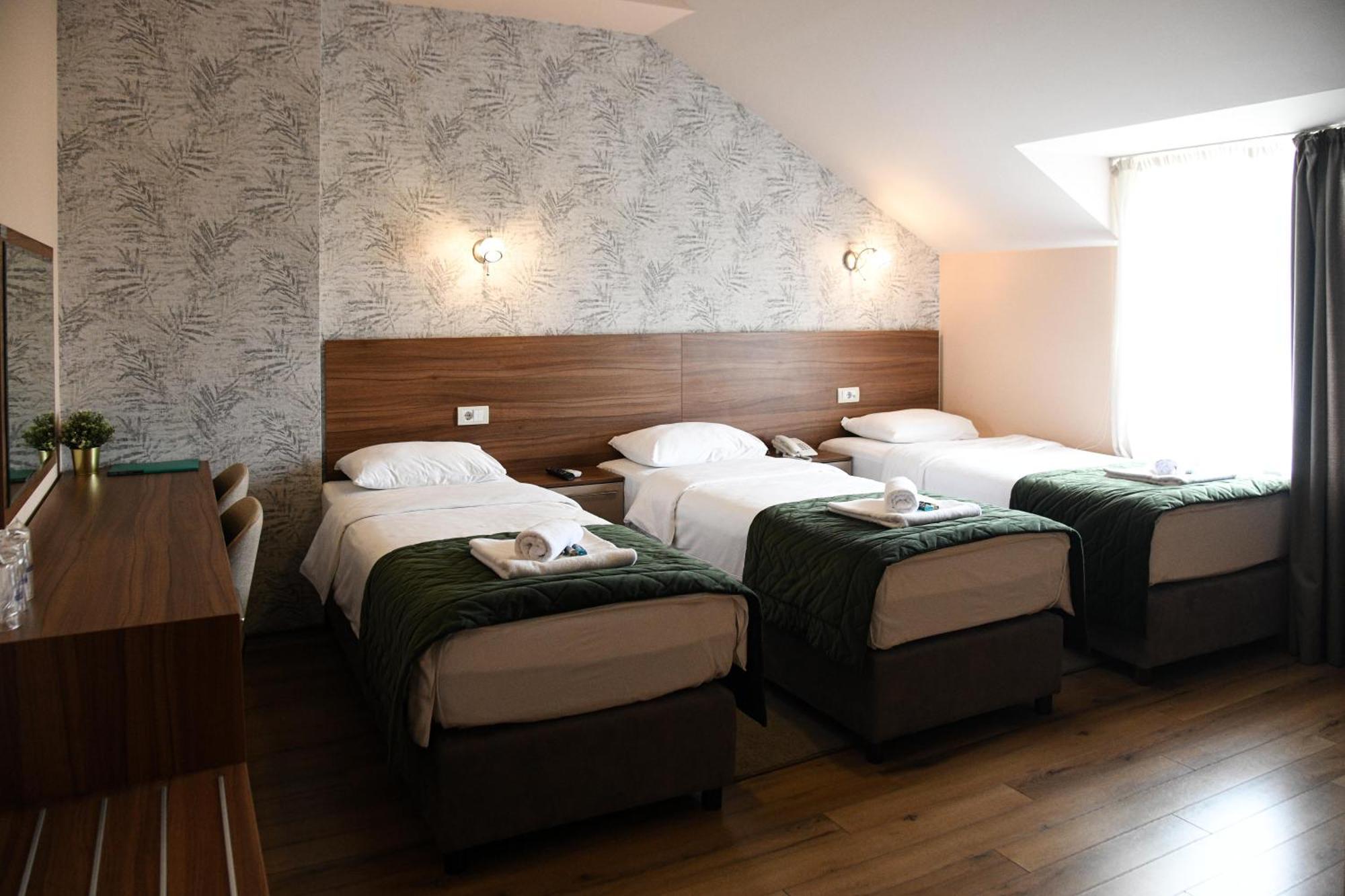 Hotel Garden Novi Sad Esterno foto